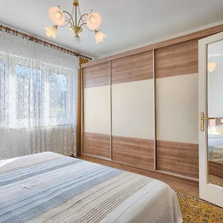 Two-bedroom 3 Apartment *