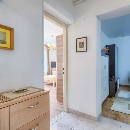 דירה Two-bedroom 3