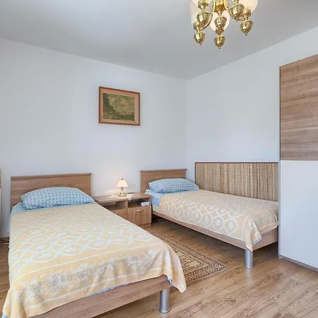 Two-bedroom 3 Appartement Pula